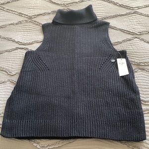 Abercrombie sleeveless turtleneck top